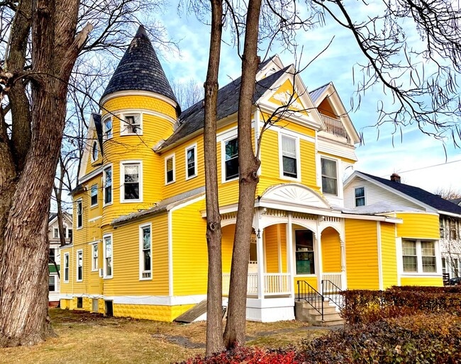 25 Woodlawn Ave in Albany, NY - Building Photo - Building Photo
