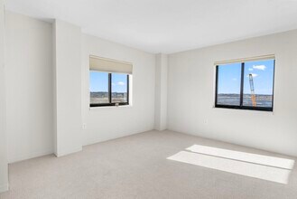 477 Beach St, Unit #1106B in Revere, MA - Building Photo - Building Photo