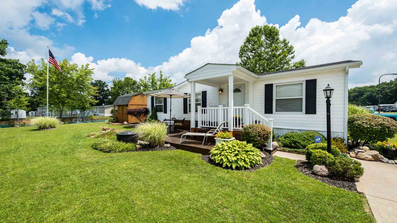 Apple Creek in Amelia, OH - Building Photo