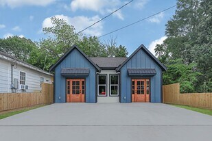 112 S San Jacinto St in Conroe, TX - Building Photo