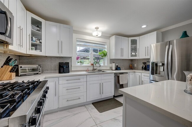 5205 Irvington Blvd in Houston, TX - Building Photo - Building Photo