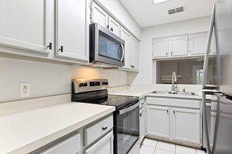 11305 Regal Square Dr in Tampa, FL - Building Photo - Building Photo