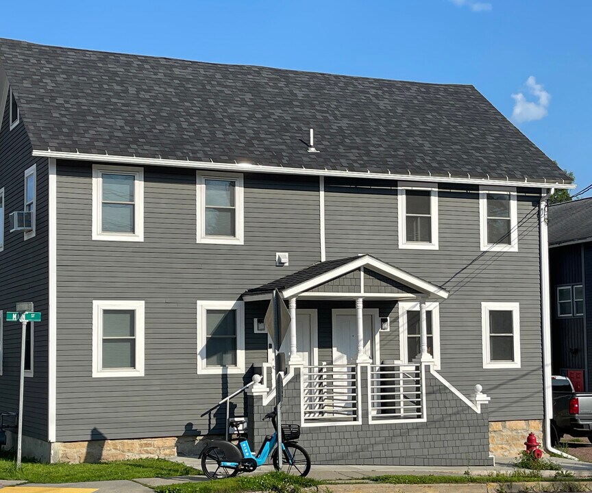 251 Main St, Unit B in Winooski, VT - Building Photo