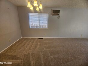 3430 Nowlin Ln in Sparks, NV - Foto de edificio - Building Photo