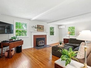 37 Eastview Rd in Hopkinton, MA - Building Photo - Building Photo