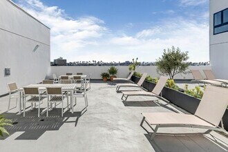Coronado Residences in Los Angeles, CA - Building Photo - Building Photo