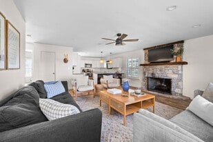 1293 Harmon Hills Rd in Dripping Springs, TX - Building Photo