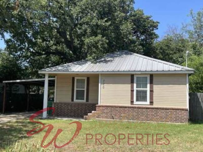 property at 770 N Ollie Ave