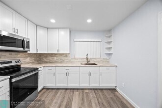 5726 Grant St in Hollywood, FL - Building Photo - Building Photo