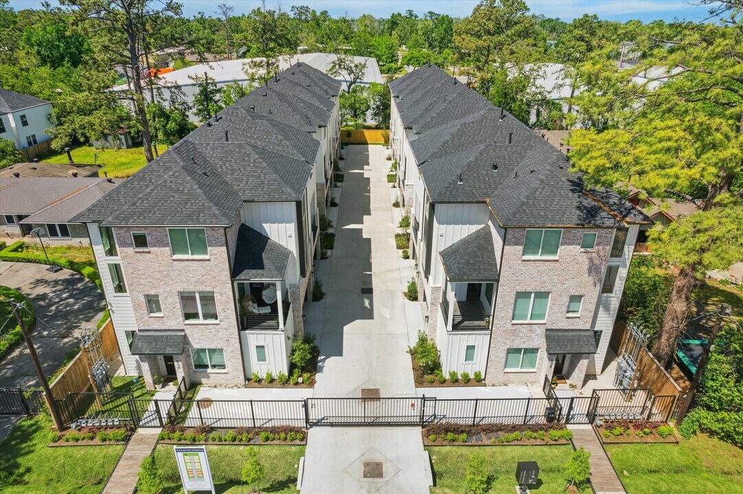 516 Janisch Rd in Houston, TX - Building Photo