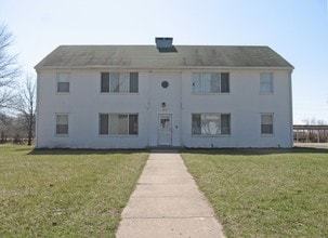 6153 Dickson Rd in Indianapolis, IN - Foto de edificio - Building Photo