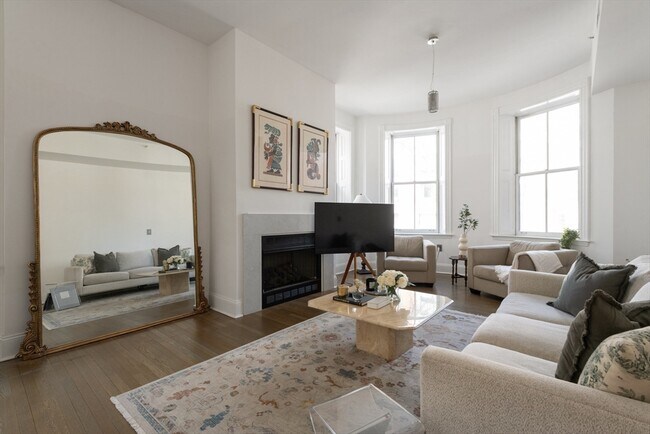 55 W Broadway, Unit 3