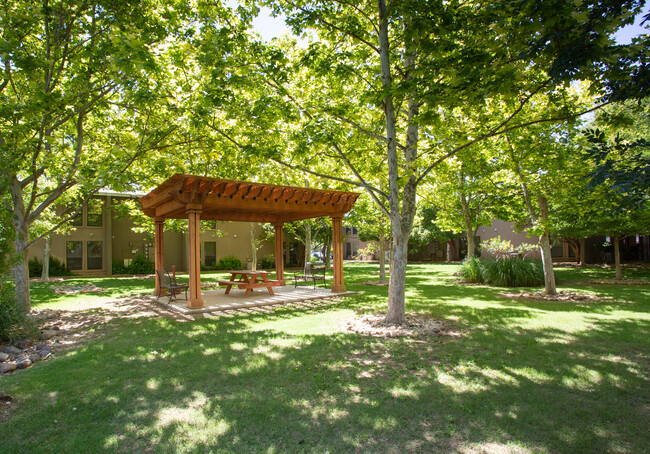 Deerfield Village Apartments in Lubbock, TX - Foto de edificio - Building Photo