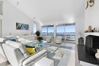 32 Dune Ln in Westhampton Beach, NY - Building Photo - Building Photo