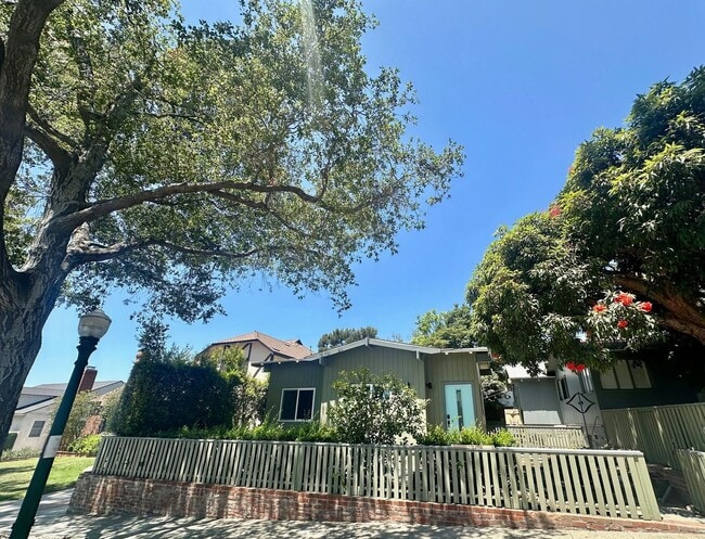 1559 Winchester Ave in Glendale, CA - Building Photo - Building Photo