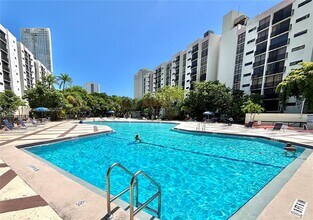 16909 N Bay Rd in Sunny Isles Beach, FL - Building Photo - Building Photo