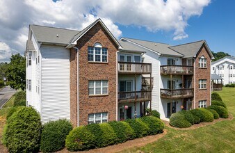 Bradley Hills Apartments in Kingsport, TN - Foto de edificio - Building Photo