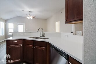 8630 W Highlands Crossing in Highlands, TX - Building Photo - Building Photo