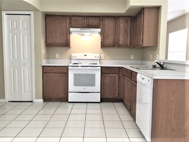 1054 Royal Oaks Dr in Apopka, FL - Foto de edificio - Building Photo