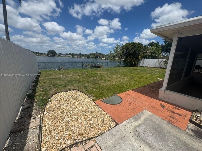 9431 NW 10th St in Pembroke Pines, FL - Building Photo - Building Photo