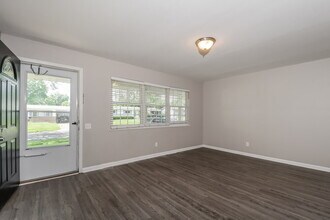 2325 Flamingo Dr in Florissant, MO - Building Photo - Building Photo