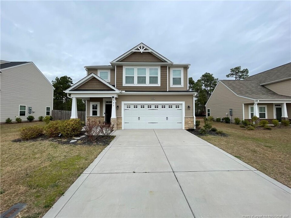 337 Springhaven Dr in Raeford, NC - Foto de edificio