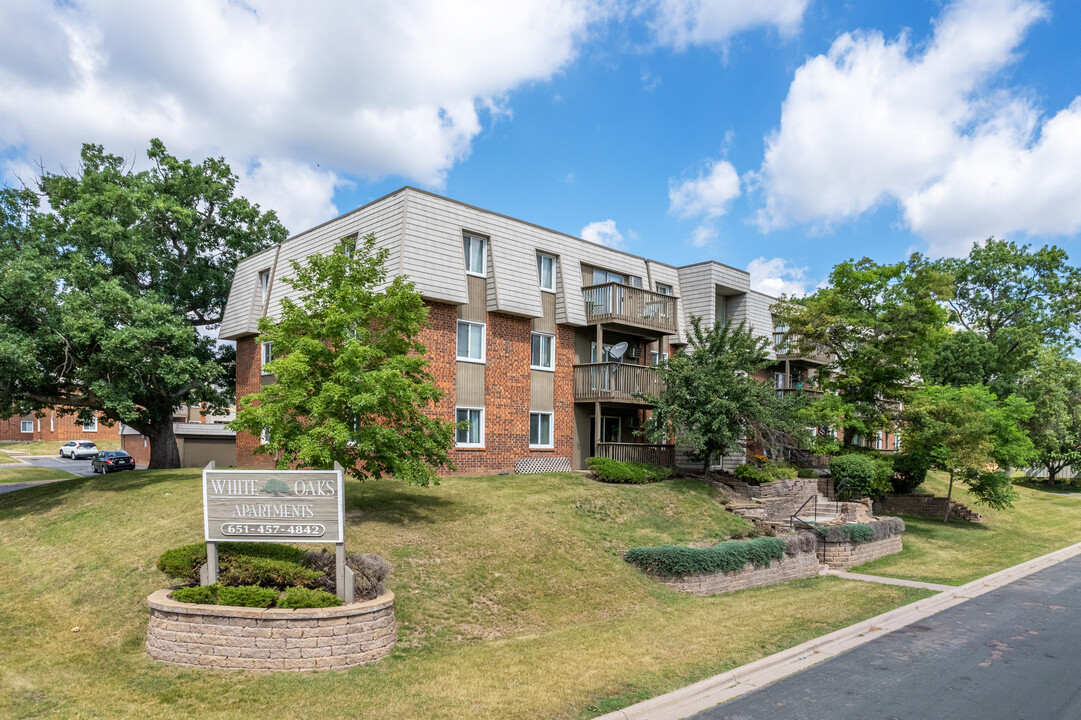 White Oaks Apartments in West St. Paul, MN - Building Photo