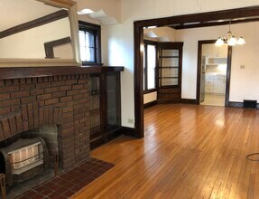 2479 E 124th St, Unit 124th Street in Cleveland, OH - Foto de edificio - Building Photo