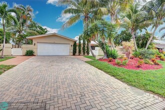 911 SE 11th St in Deerfield Beach, FL - Foto de edificio - Building Photo