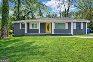 3555 Meadowridge Dr SW in Atlanta, GA - Building Photo