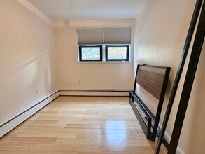 8 Juniper St, Unit 18 in Brookline, MA - Foto de edificio - Building Photo