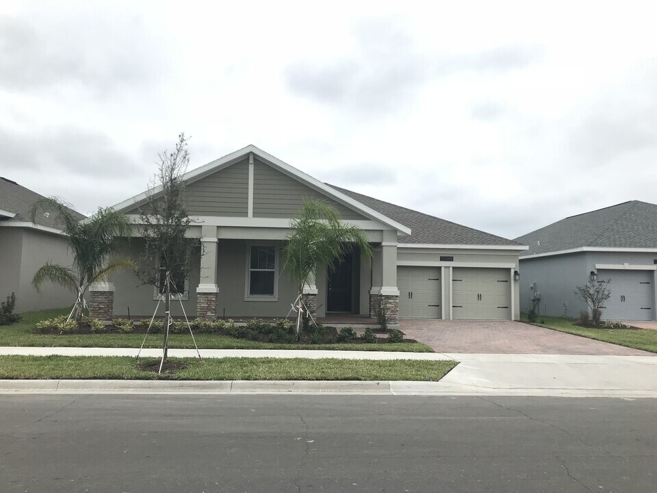 10065 Pecan Hickory Way in Orlando, FL - Building Photo