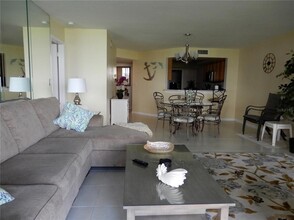 5277 Isla Key Blvd S in St. Petersburg, FL - Foto de edificio - Building Photo