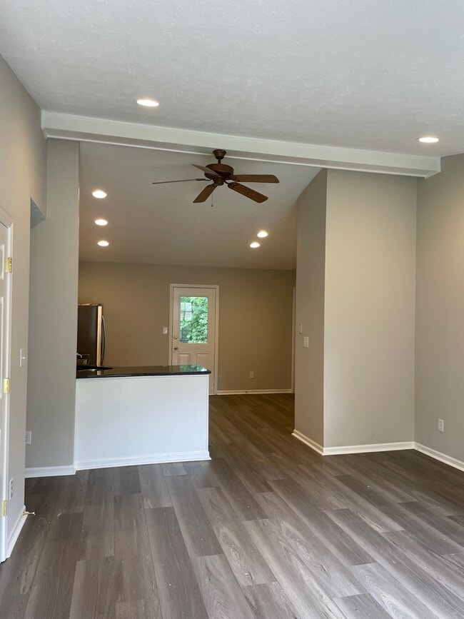 10750 N Park Ave in Carmel, IN - Foto de edificio - Building Photo