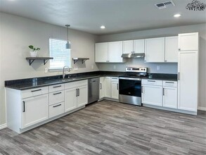 1016 Bishop Rd in Burkburnett, TX - Building Photo - Building Photo