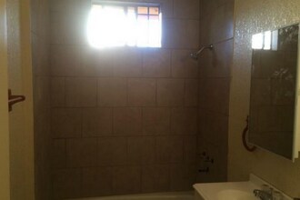 443 E 84th St in Los Angeles, CA - Building Photo - Building Photo