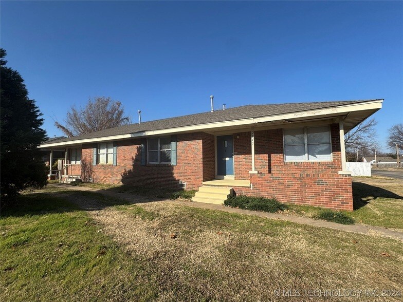 2745 E 3rd St in Tulsa, OK - Building Photo