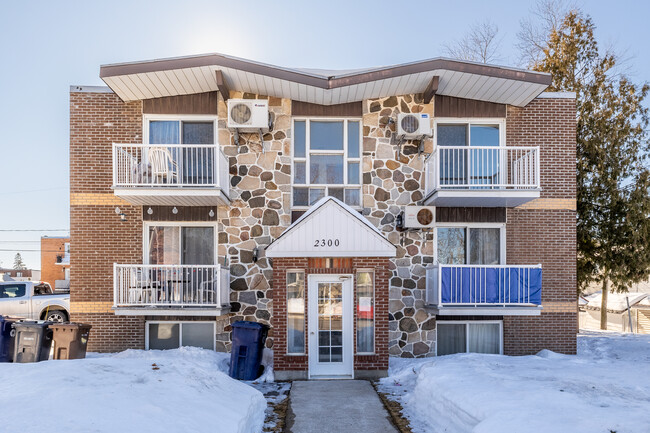 2300 Vallières Rue in Laval, QC - Building Photo - Building Photo