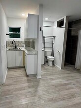 6711 Cody St, Unit Efficiency in Hollywood, FL - Building Photo - Building Photo
