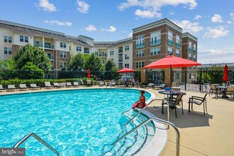 12000 Market St in Reston, VA - Building Photo - Building Photo