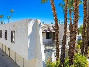 349 W Mariscal Rd in Palm Springs, CA - Foto de edificio - Building Photo