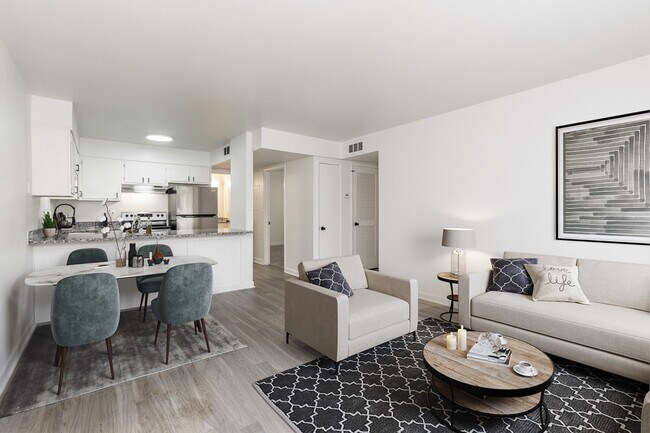 Elmington Park Flats in Nashville, TN - Building Photo - Building Photo