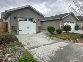 229 Heather Ln in Fernley, NV - Building Photo