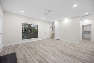 2668 Bering Dr in Houston, TX - Building Photo - Building Photo