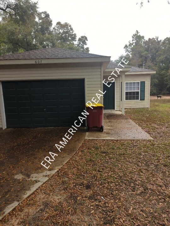 607 Williams Ave in Crestview, FL - Building Photo