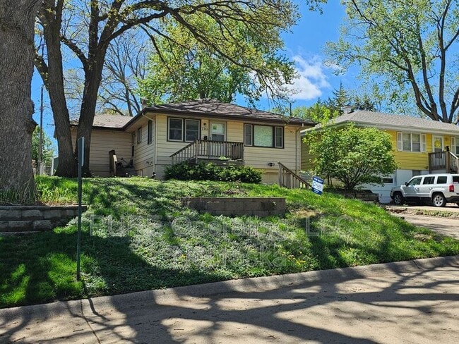 7761 Highland St in Ralston, NE - Building Photo - Building Photo