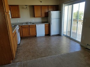 Wheatland Estates in Thief River Falls, MN - Foto de edificio - Building Photo