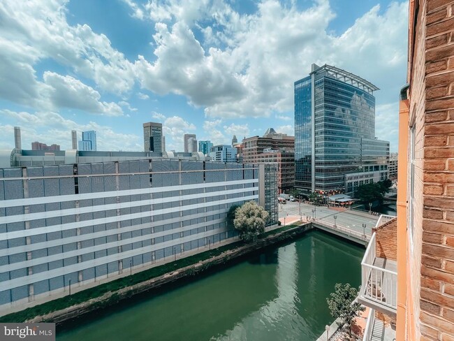 250 President St in Baltimore, MD - Building Photo - Building Photo