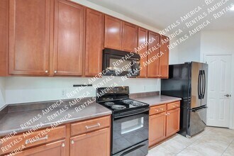 8960 N Country Home Ln, Unit 402 in Tucson, AZ - Building Photo - Building Photo