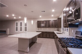 8040 Haywood Estate Ave in Las Vegas, NV - Building Photo - Building Photo